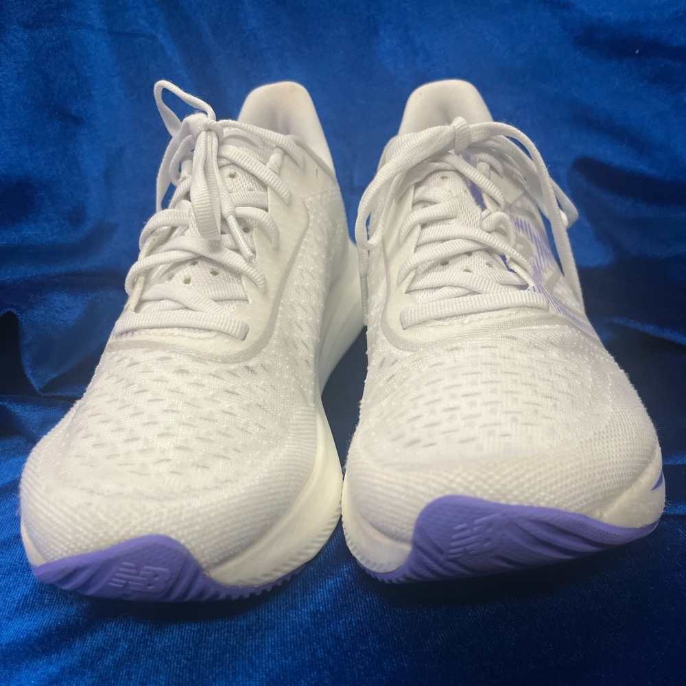 Women’s New Balance Fuel Cell sneakers - Picture 2 of 6